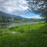 Torfoss Gard, Utleie, Campingvogn Og Bobil Plasser キャンプ場